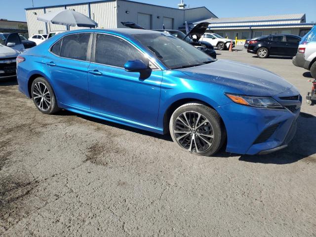 4T1B11HK6JU113247 - 2018 TOYOTA CAMRY L BLUE photo 4