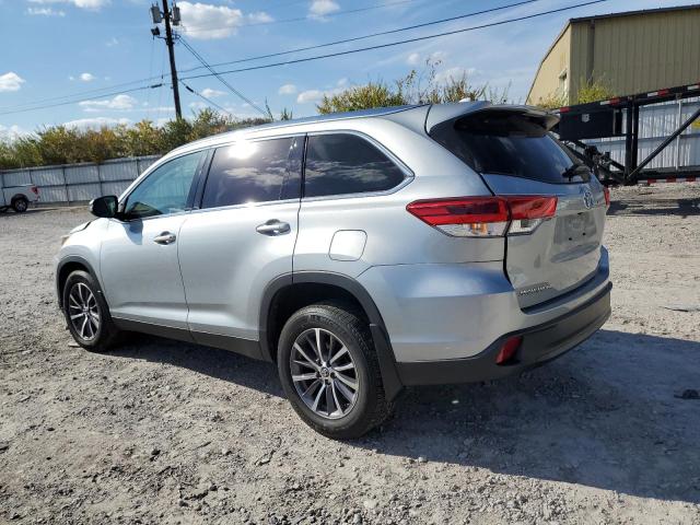 5TDJZRFH3KS716287 - 2019 TOYOTA HIGHLANDER SE SILVER photo 2