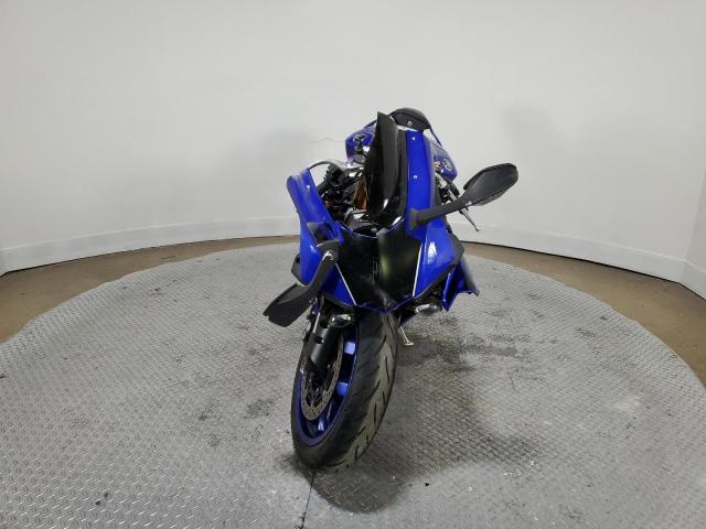 JYARN39E4JA003810 - 2018 YAMAHA YZFR1 BLUE photo 2