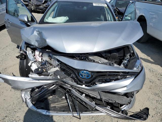 4T1F31AK0LU539718 - 2020 TOYOTA CAMRY XLE SILVER photo 11