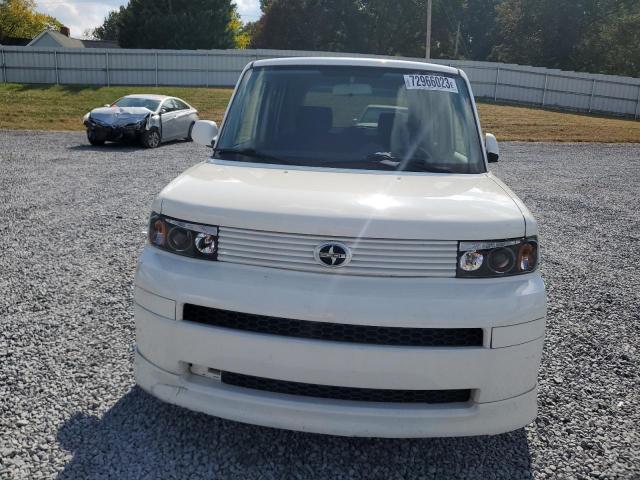 JTLKT324354029112 - 2005 TOYOTA SCION XB WHITE photo 5