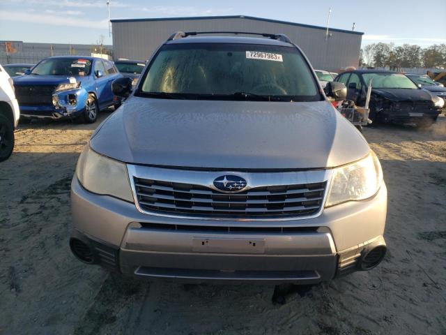JF2SH6BC8AH770091 - 2010 SUBARU FORESTER XS Silber Foto 5