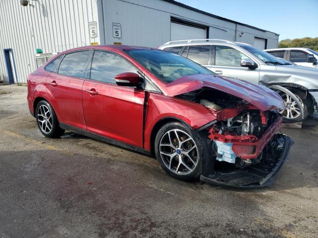 1FADP3FE4HL275694 - 2017 FORD FOCUS SE RED photo 4