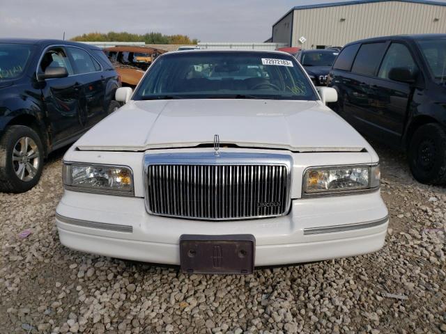 1LNLM82WXVY752472 - 1997 LINCOLN TOWN CAR SIGNATURE WHITE photo 5