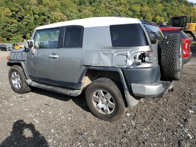 JTEBU4BF4AK078594 - 2010 TOYOTA FJ CRUISER SILVER photo 2