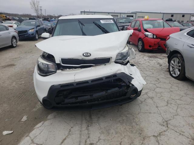 KNDJN2A26F7812985 - 2015 KIA SOUL WHITE photo 5