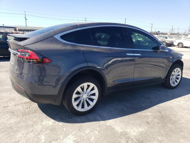 5YJXCAE28JF102963 - 2018 TESLA MODEL X GRAY photo 3