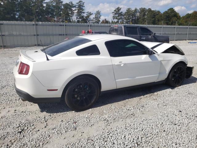 1ZVBP8AM6C5204584 - 2012 FORD MUSTANG WHITE photo 3