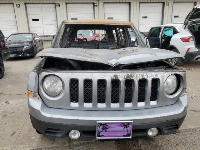 1C4NJPFB7FD158082 - 2015 JEEP PATRIOT LATITUDE SILVER photo 5