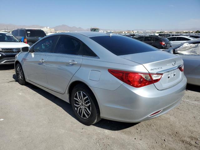 5NPEB4AC4CH445011 - 2012 HYUNDAI SONATA GLS SILVER photo 2