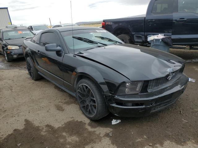 1ZVHT80NX85172018 - 2008 FORD MUSTANG BLACK photo 4