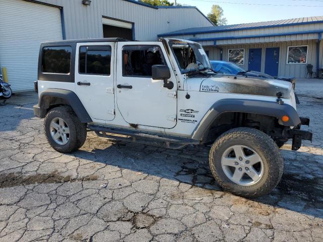 1C4BJWDG7FL503757 - 2015 JEEP WRANGLER U SPORT Weiß Foto 4