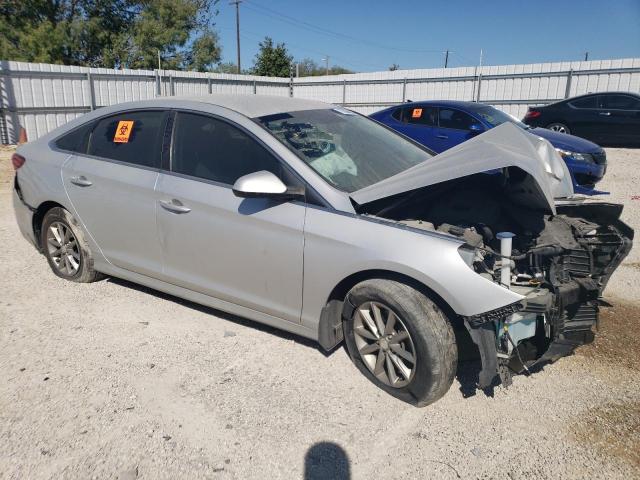 5NPE24AF4JH696845 - 2018 HYUNDAI SONATA SE SILVER photo 4