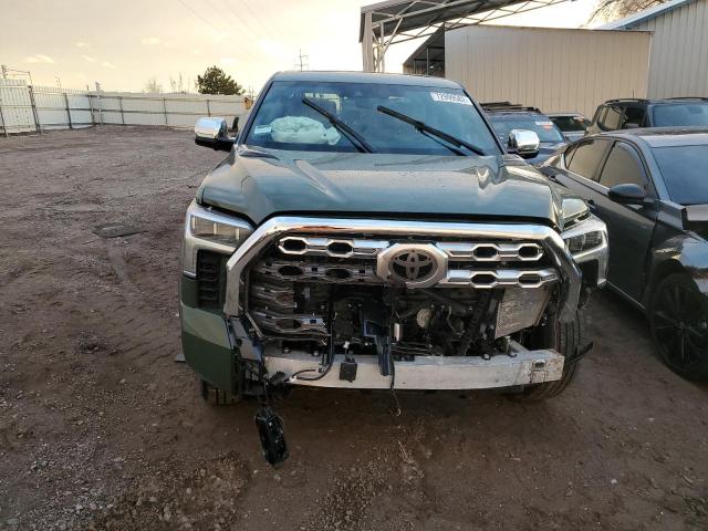5TFMC5AB8PX001808 - 2023 TOYOTA TUNDRA CREWMAX PLATINUM Grün Foto 5