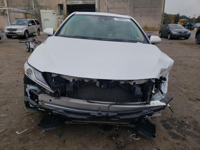 4T1F11AK0NU025067 - 2022 TOYOTA CAMRY XLE WHITE photo 5