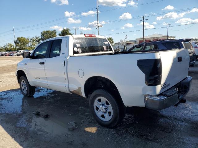 5TFRY5F17AX086204 - 2010 TOYOTA TUNDRA DOUBLE CAB SR5 WHITE photo 2