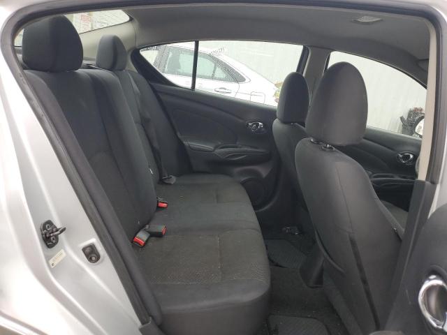 3N1CN7APXDL880431 - 2013 NISSAN VERSA S SILVER photo 10