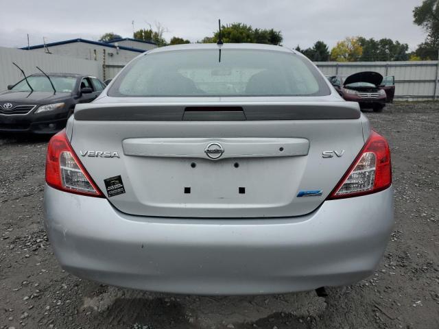 3N1CN7APXDL880431 - 2013 NISSAN VERSA S SILVER photo 6