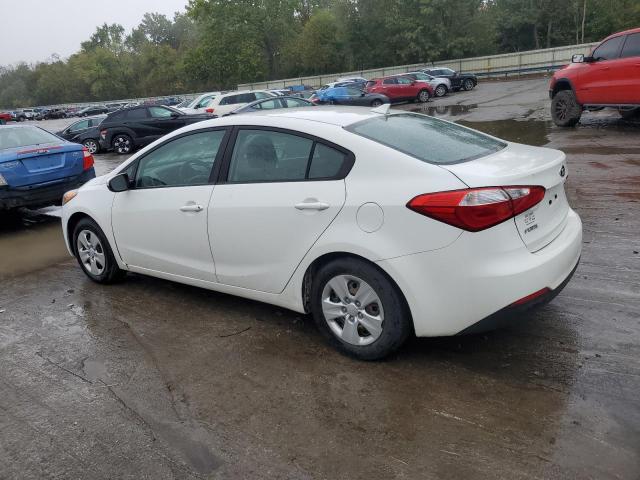 KNAFK4A6XG5615048 - 2016 KIA FORTE LX WHITE photo 2