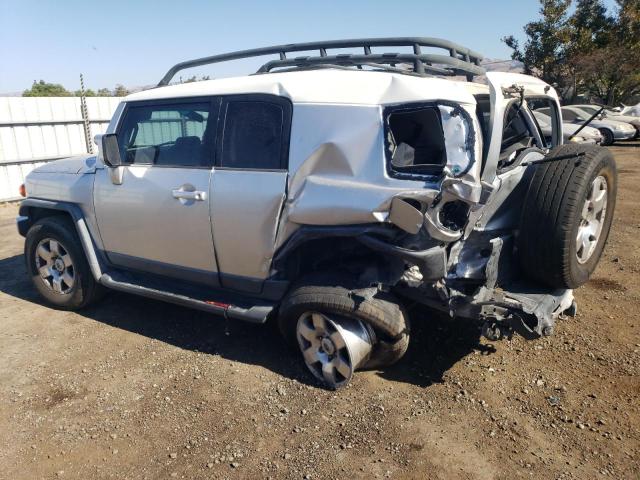 JTEBU11F570061422 - 2007 TOYOTA FJ CRUISER SILVER photo 2