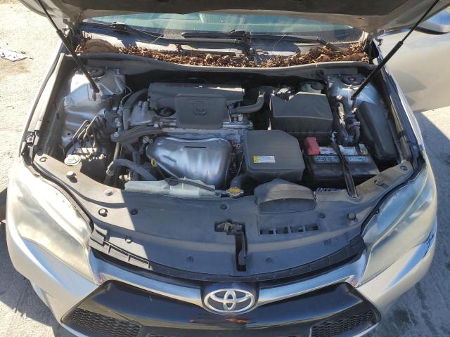 4T1BF1FKXFU087697 - 2015 TOYOTA CAMRY LE SILVER photo 11