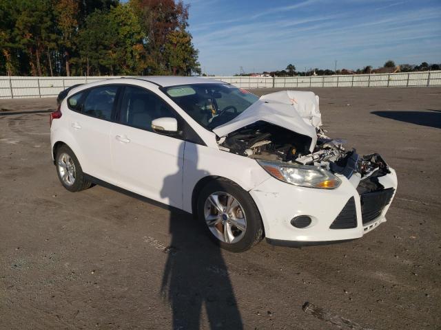 1FADP3K22EL282456 - 2014 FORD FOCUS SE WHITE photo 4