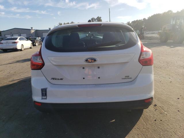 1FADP3K22EL282456 - 2014 FORD FOCUS SE WHITE photo 6