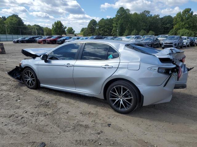 4T1G11AK7PU803484 - 2023 TOYOTA CAMRY SE NIGHT SHADE SILVER photo 2