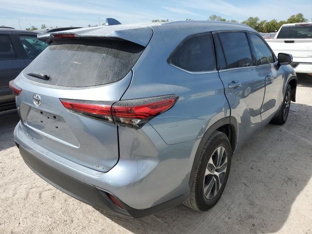 5TDGZRAH9MS081158 - 2021 TOYOTA HIGHLANDER XLE BLUE photo 3