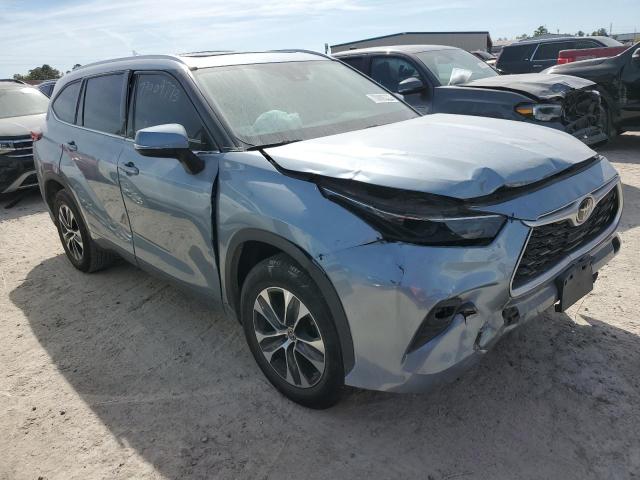 5TDGZRAH9MS081158 - 2021 TOYOTA HIGHLANDER XLE BLUE photo 4