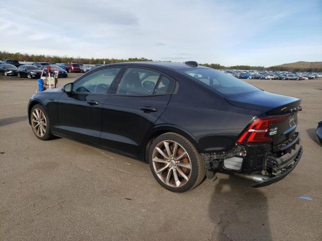 7JRA22TK4KG005804 - 2019 VOLVO S60 T6 MOMENTUM BLACK photo 2