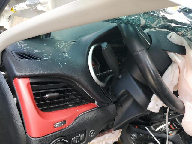 1C4PJMBS6GW359958 - 2016 JEEP CHEROKEE TRAILHAWK BLACK photo 9