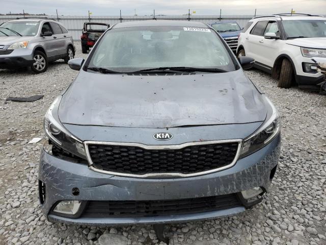 3KPFL4A86HE003937 - 2017 KIA FORTE EX GRAY photo 5