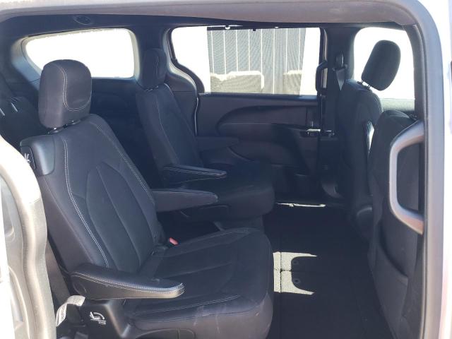 2C4RC1FGXJR204451 - 2018 CHRYSLER PACIFICA TOURING PLUS SILVER photo 11