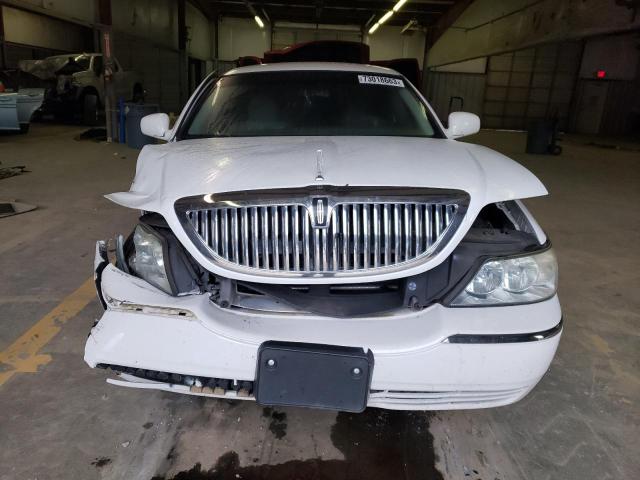 2LNHM82V98X639467 - 2008 LINCOLN TOWN CAR SIGNATURE LIMITED WHITE photo 5