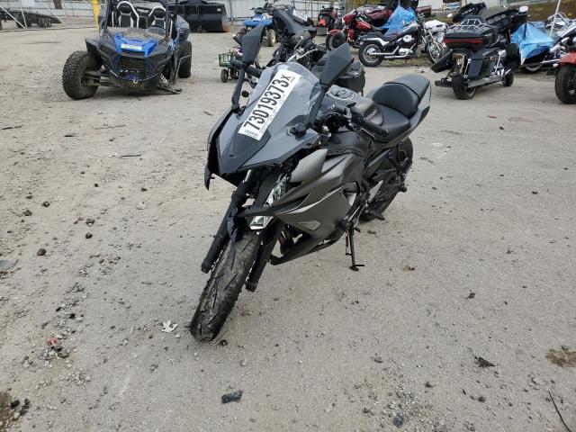 ML5EXER14PDA85595 - 2023 KAWASAKI EX650 R Серый фото 2