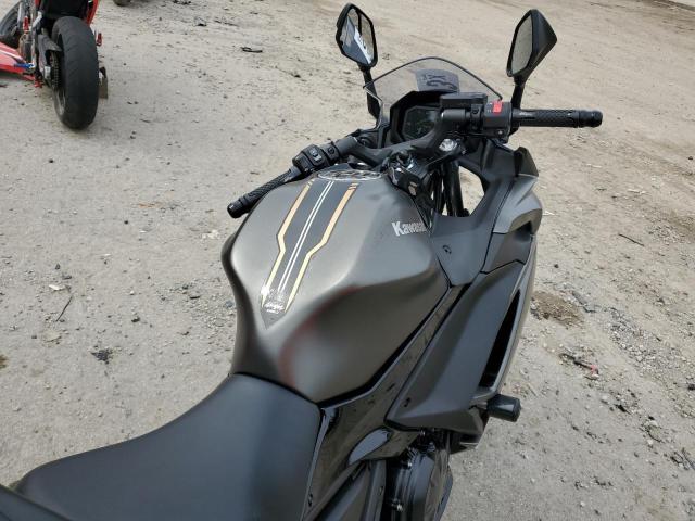 ML5EXER14PDA85595 - 2023 KAWASAKI EX650 R Серый фото 5