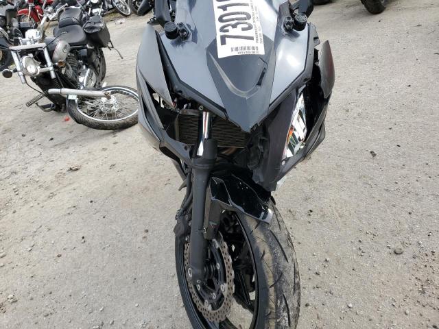 ML5EXER14PDA85595 - 2023 KAWASAKI EX650 R Серый фото 9