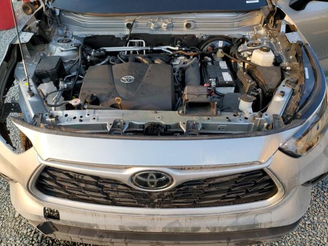 5TDGZRAH0NS560294 - 2022 TOYOTA HIGHLANDER XLE 银色 照片 12