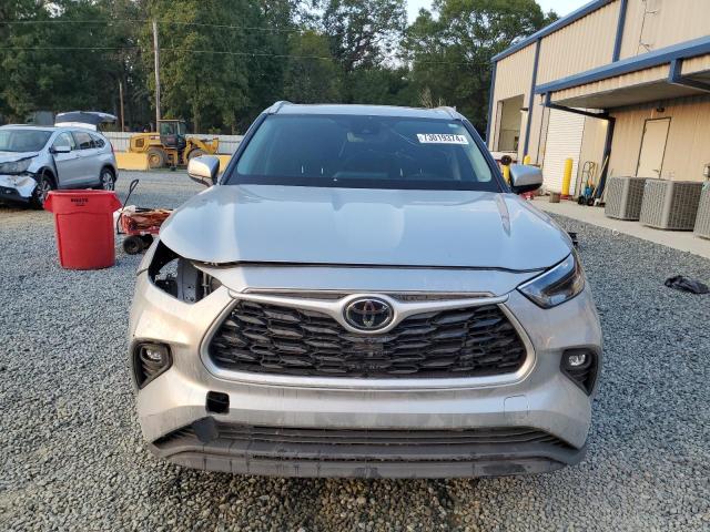 5TDGZRAH0NS560294 - 2022 TOYOTA HIGHLANDER XLE 银色 照片 5