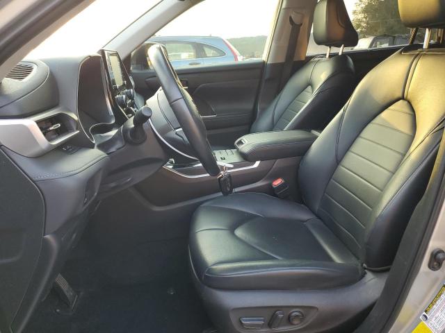 5TDGZRAH0NS560294 - 2022 TOYOTA HIGHLANDER XLE 银色 照片 7