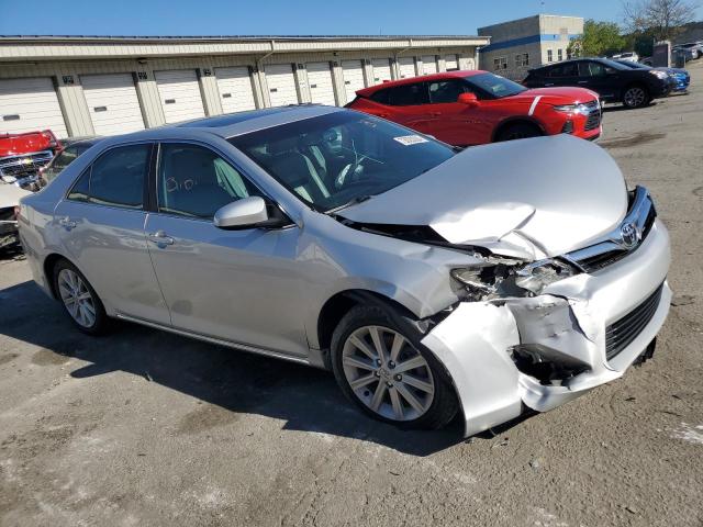 4T1BK1FK0DU533428 - 2013 TOYOTA CAMRY SE SILVER photo 4