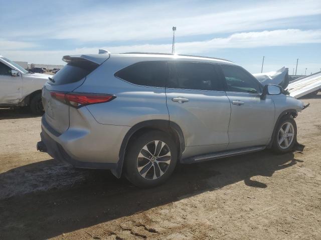 5TDGZRBH0NS201302 - 2022 TOYOTA HIGHLANDER XLE Gümüş foto 3