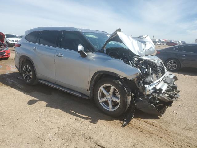 5TDGZRBH0NS201302 - 2022 TOYOTA HIGHLANDER XLE SILVER photo 4