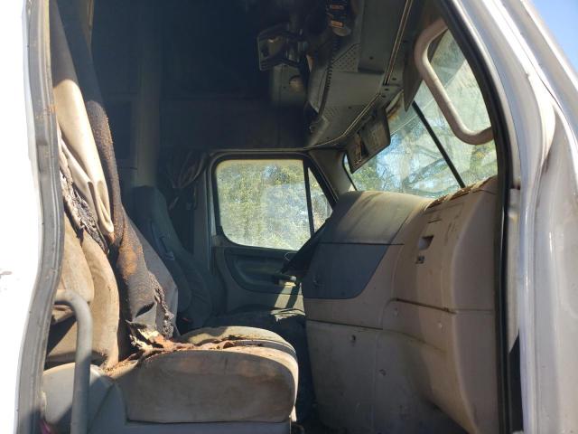 1FUJGLDR3HLHL8066 - 2017 FREIGHTLINER CASCADIA 1 Білий фото 5