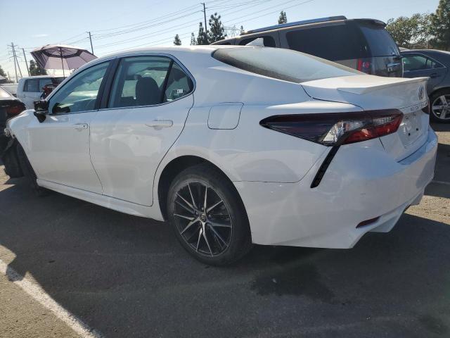 4T1G11AK6PU757324 - 2023 TOYOTA CAMRY SE NIGHT SHADE WHITE photo 2
