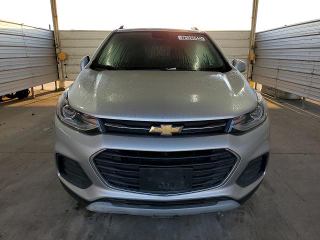 KL7CJLSB0LB013198 - 2020 CHEVROLET TRAX 1LT SILVER photo 5