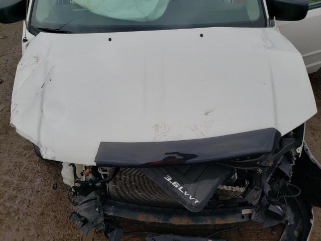 2C4RDGBG9DR763242 - 2013 DODGE GRAND CARA SE WHITE photo 12