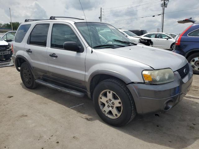 1FMYU93145KB48918 - 2005 FORD ESCAPE XLT SILVER photo 4