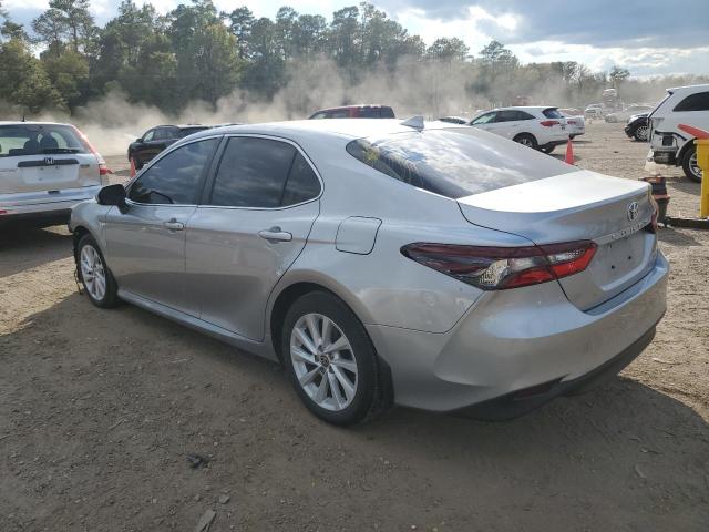 4T1C11AK8NU623765 - 2022 TOYOTA CAMRY LE SILVER photo 2